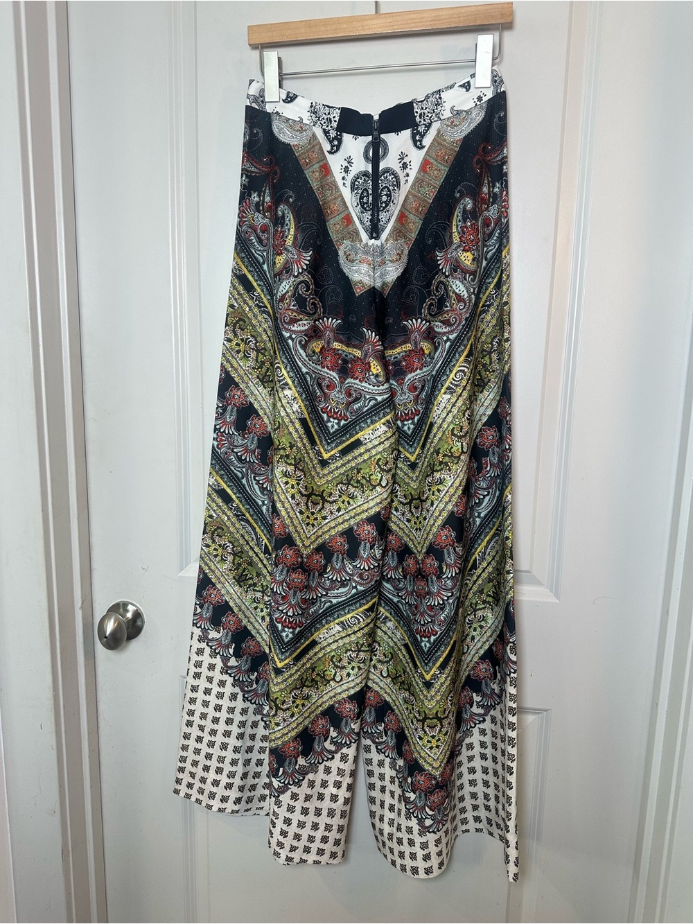 ALICE + OLIVIA Paisley satin Super Wide Leg High Rise Pants, Size 6 - Picture 4 of 9
